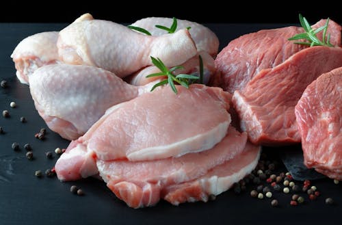 Produção nacional de carnes deve alcançar 33,38 milhões de toneladas em 2026, projeta Conab