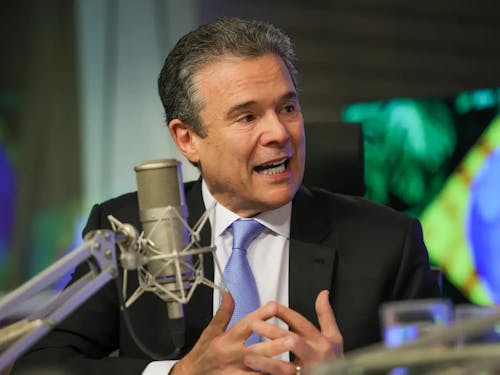 Auditoria da UE aprova cadeias brasileiras de aves e mel, diz ministro